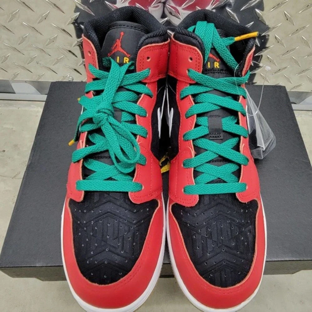 Nike‎ Air Jordan 1 Mid SE Christmas Tree 2022 GS Size 7Y DQ8418-006 Women's 8.5